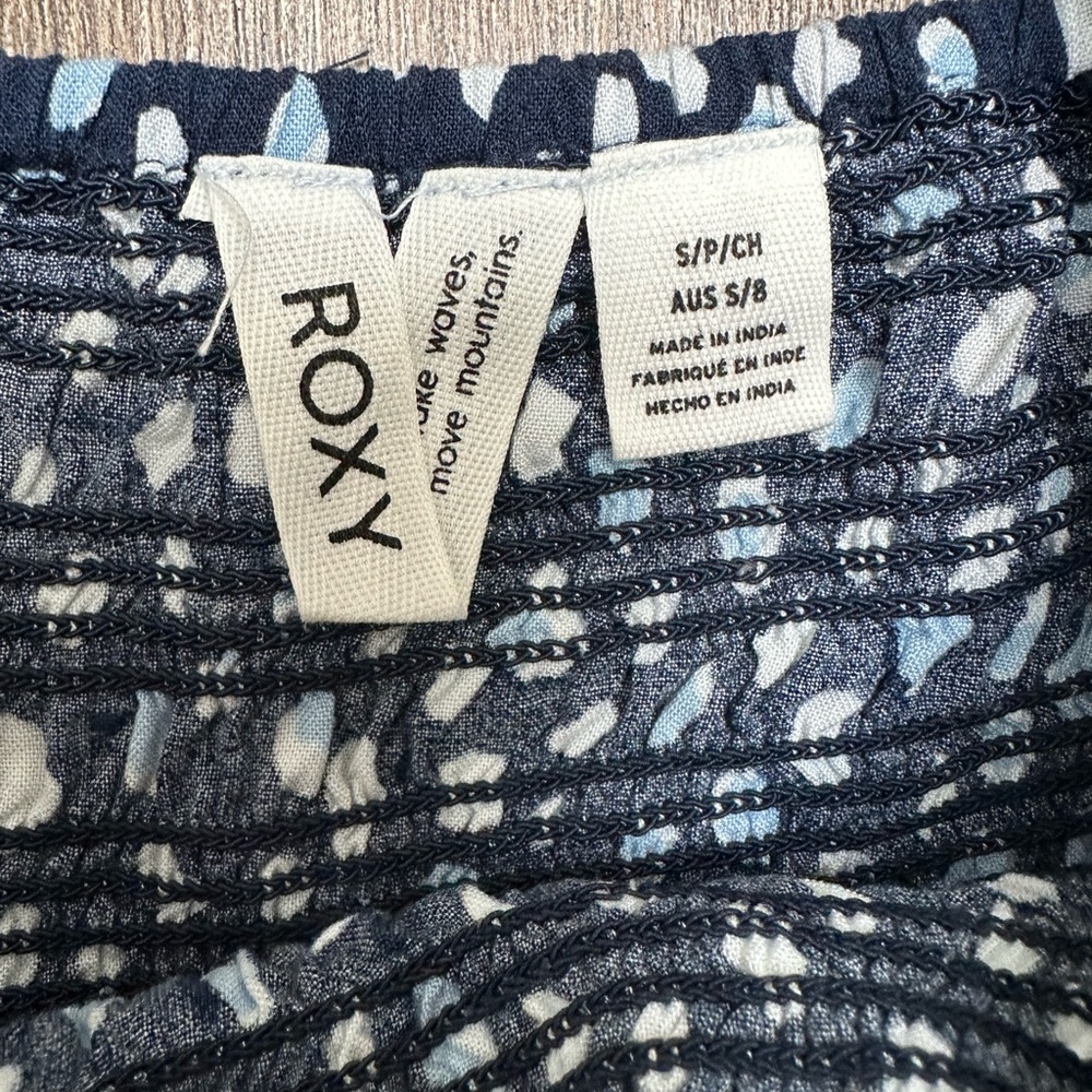 Roxy Blue And White Patterned Top - image 4